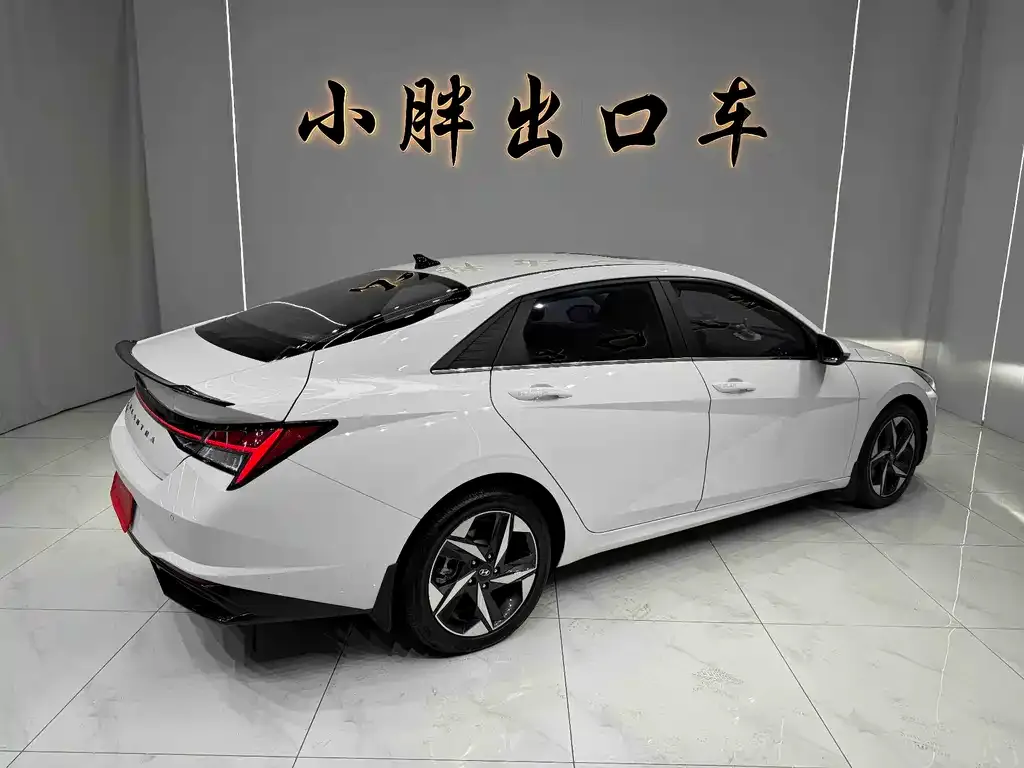 Hyundai Elantra — фото 5