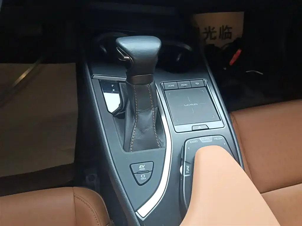 Lexus UX — фото 5