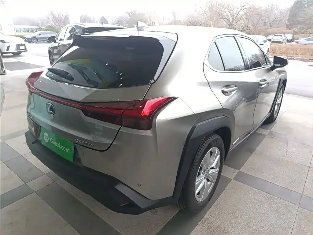 Lexus UX — фото 9