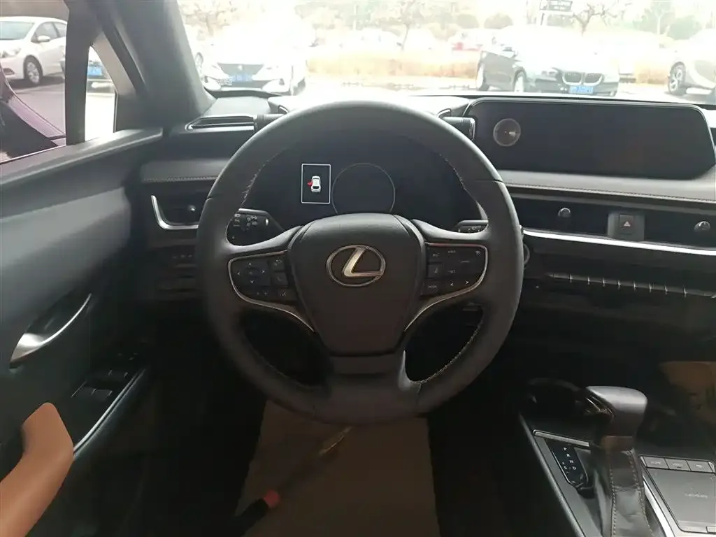 Lexus UX — фото 4