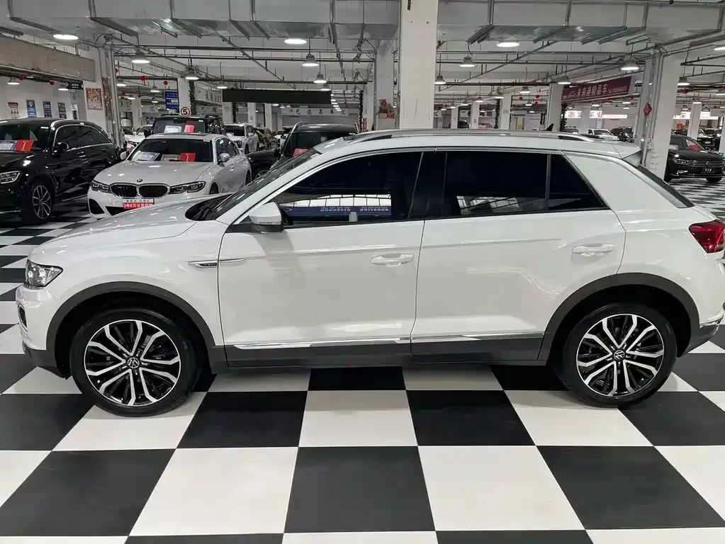 Volkswagen T-Roc — фото 10