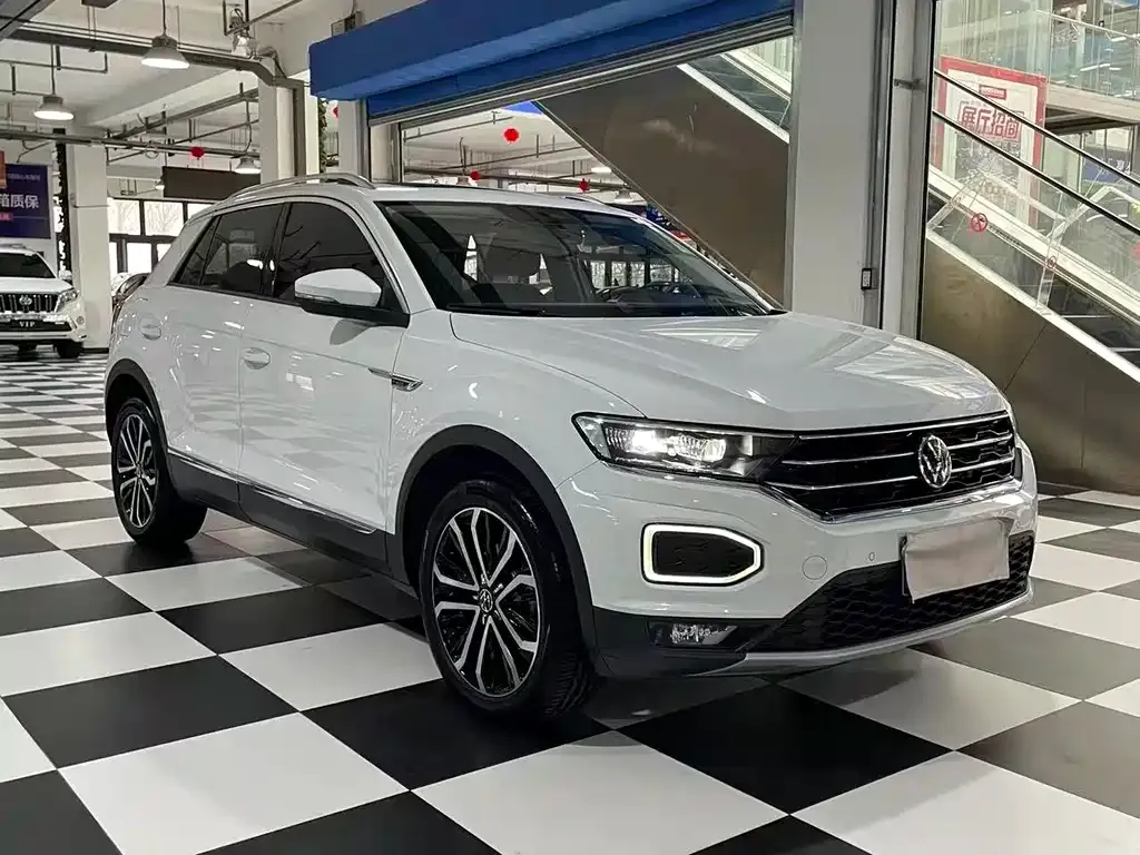 Volkswagen T-Roc — фото 9