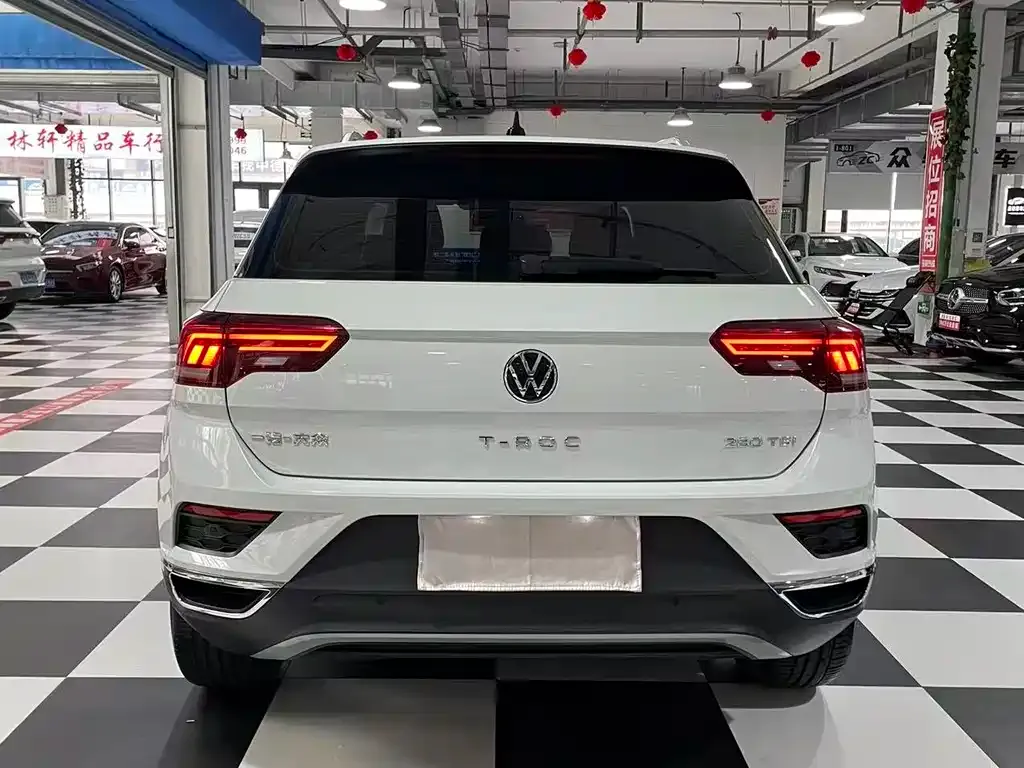 Volkswagen T-Roc — фото 7