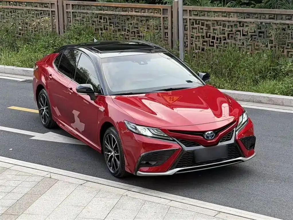Toyota Camry — фото 7