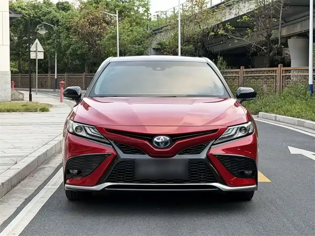 Toyota Camry — фото 8