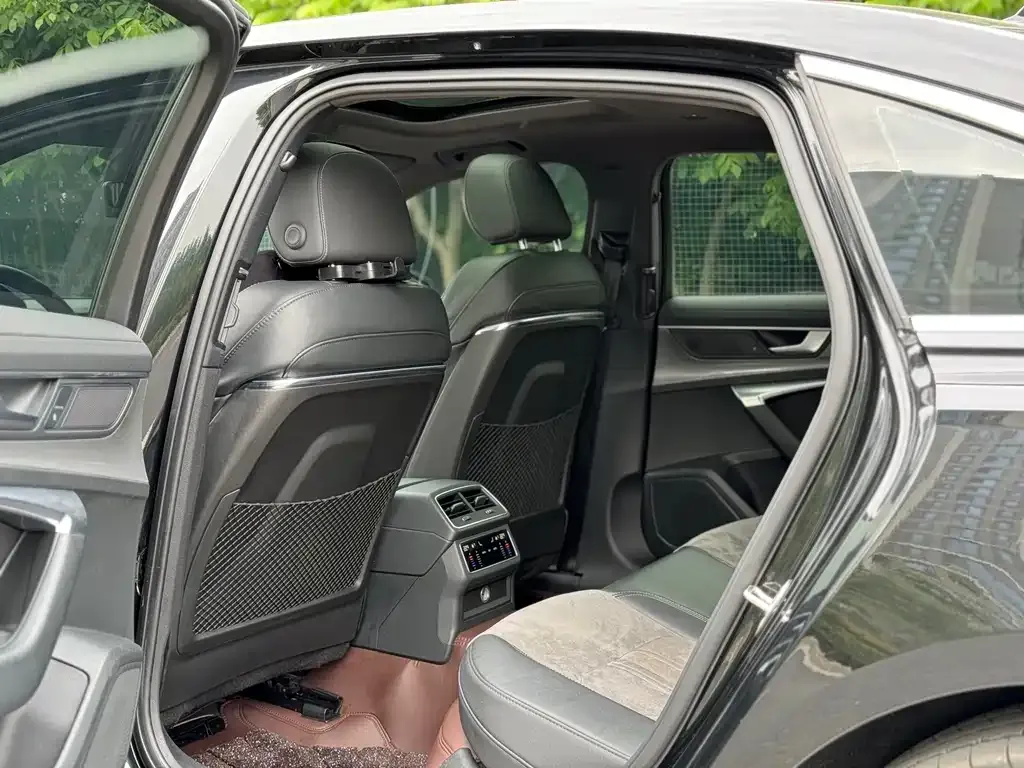 Audi A6L 2022 из CN, фото 9