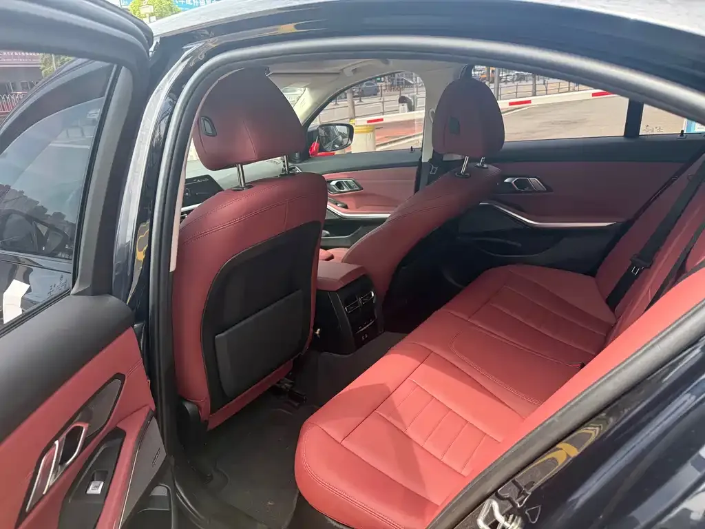 BMW 3 Series 2021 из CN, фото 2