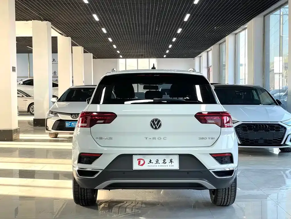 Volkswagen T-Roc — фото 10