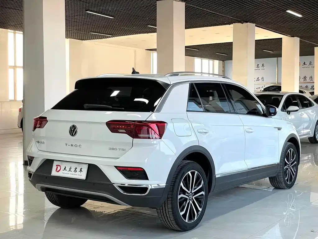 Volkswagen T-Roc — фото 9