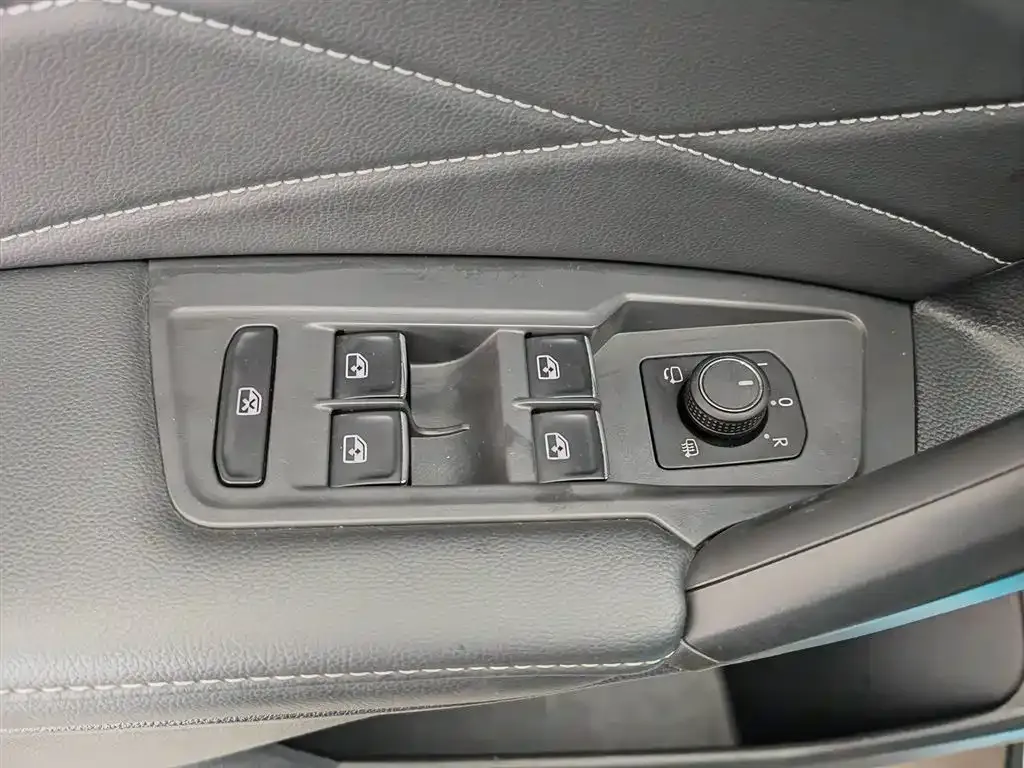 Volkswagen Tiguan L — фото 8