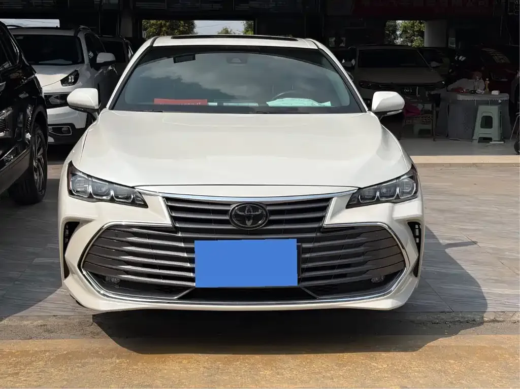 Toyota Avalon — фото 1