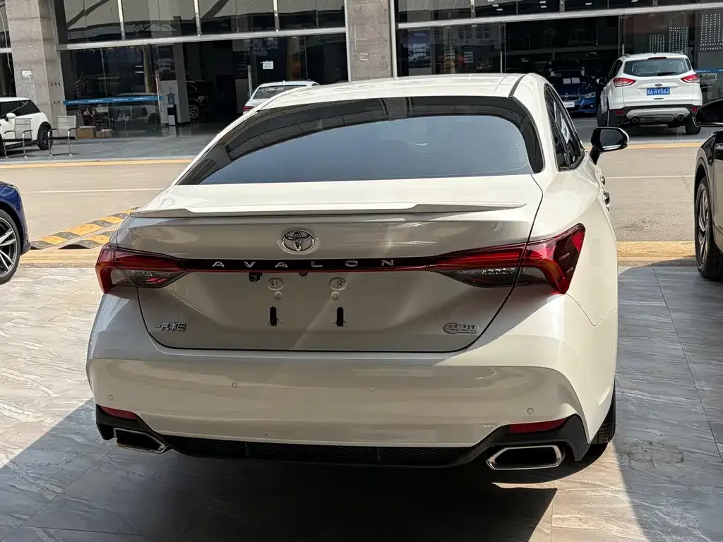 Toyota Avalon — фото 4