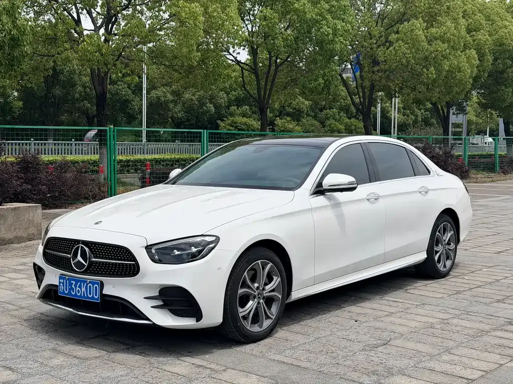 Mercedes-Benz E-Class — фото 1