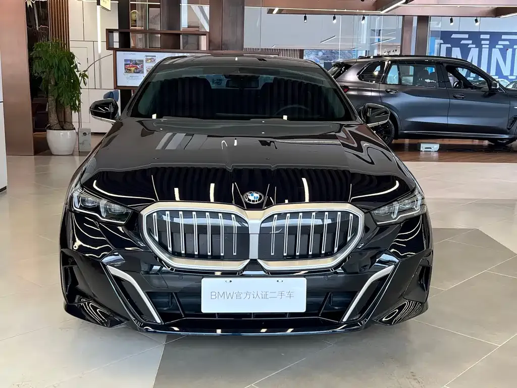 BMW 5 Series — фото 2