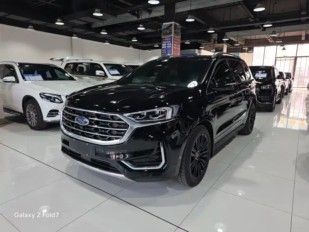Ford Edge — фото 1