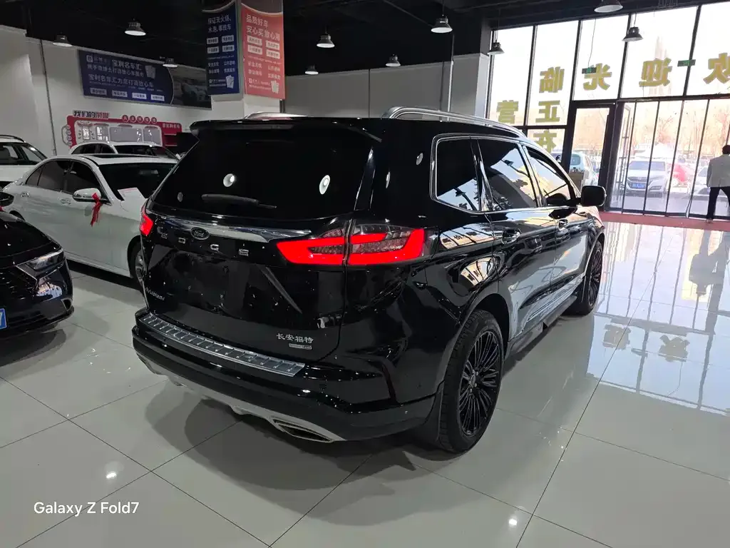 Ford Edge — фото 8