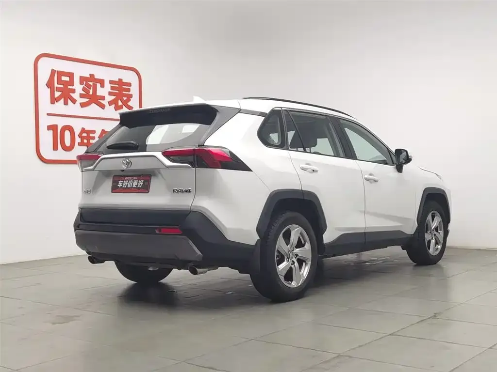 Toyota RAV4 — фото 4