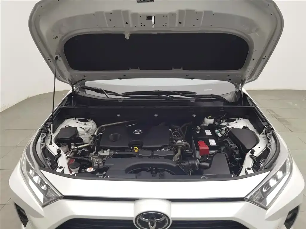 Toyota RAV4 — фото 7