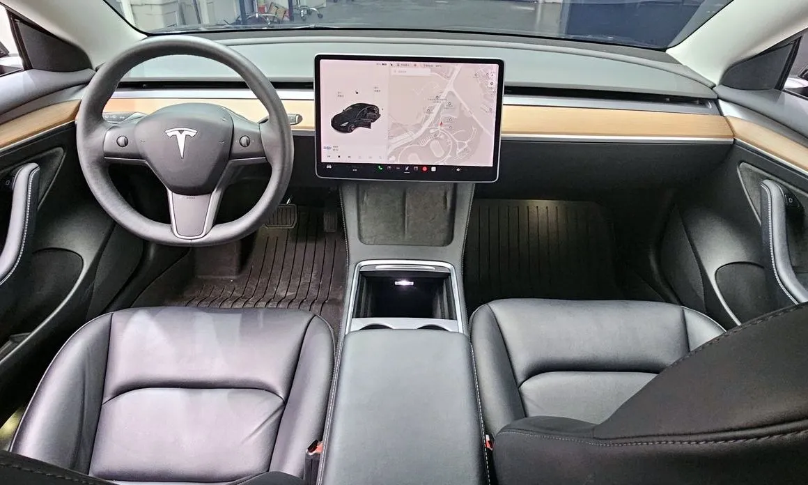 Tesla Model 3 — фото 7