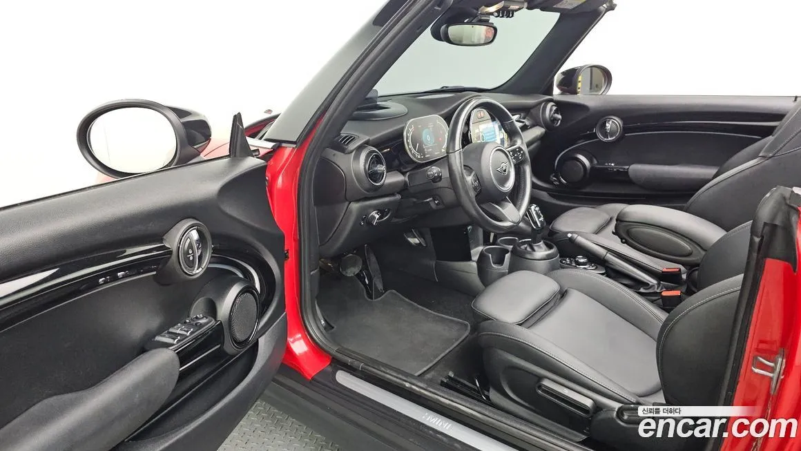 Mini Cooper Convertible 2024 из KR, фото 9