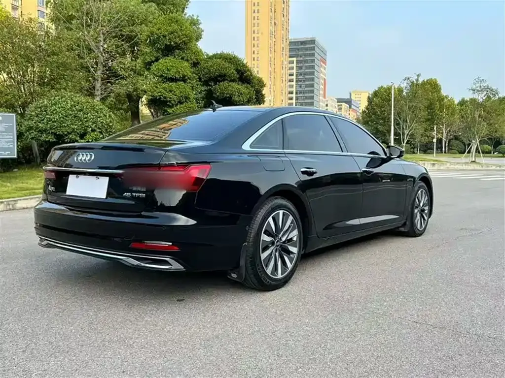 Audi A6L — фото 2