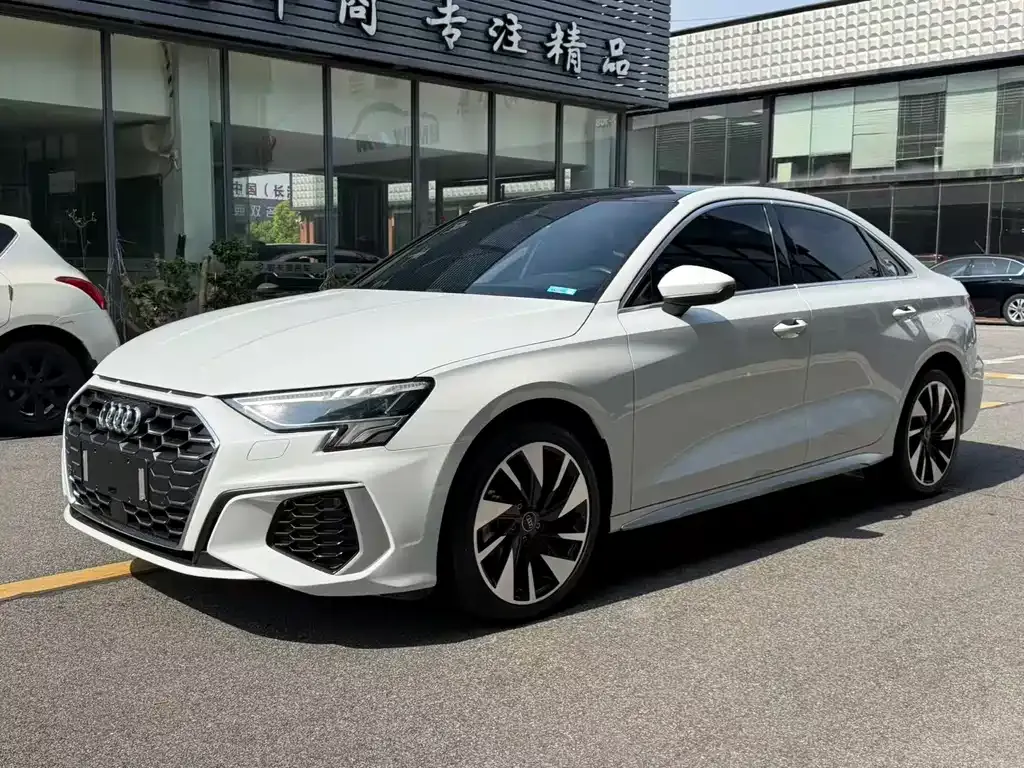 Audi A3 — фото 1