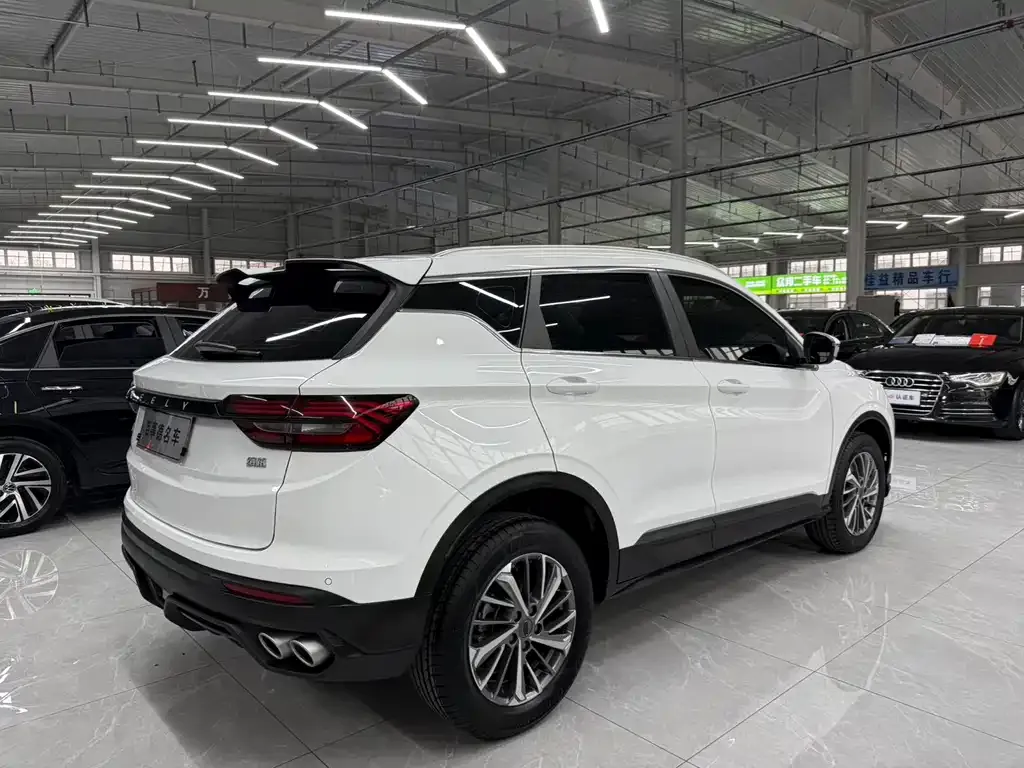 Geely Binyue — фото 9