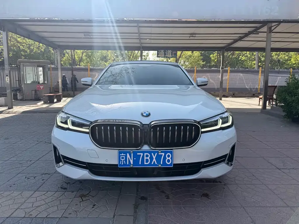 BMW 5 Series — фото 1