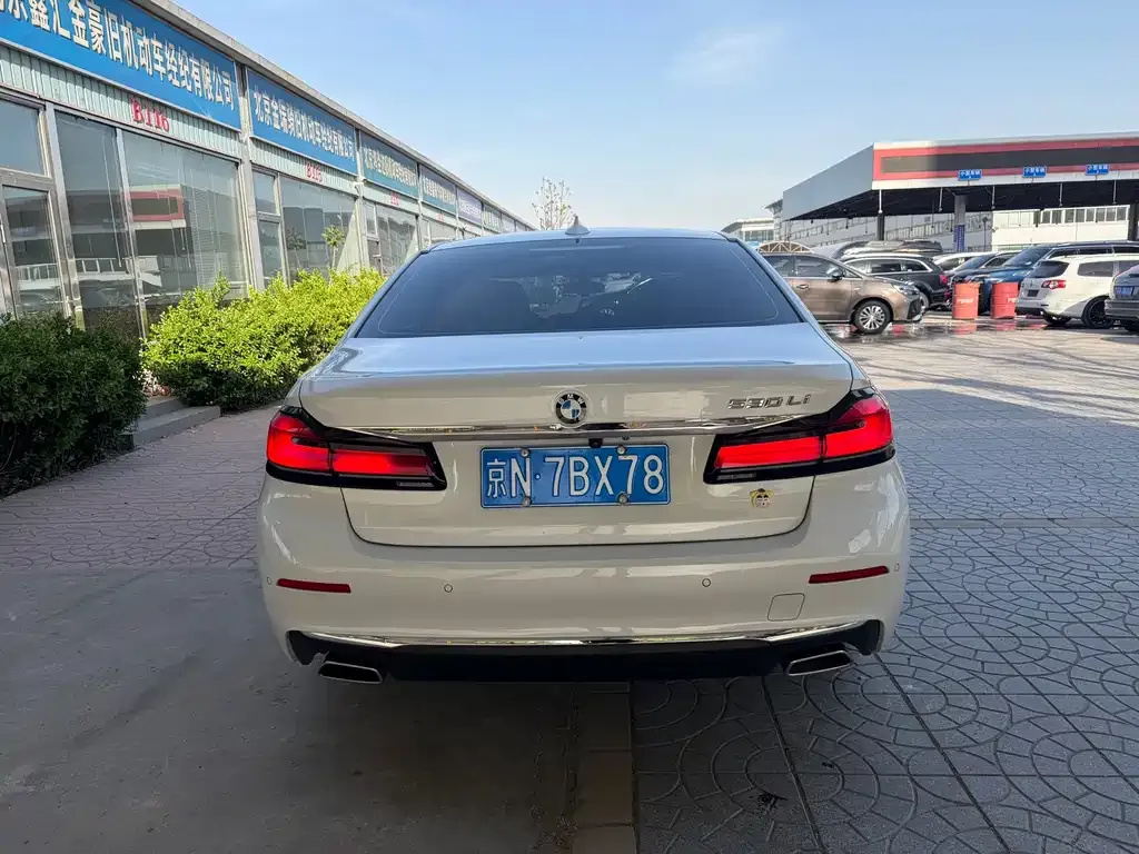 BMW 5 Series — фото 10