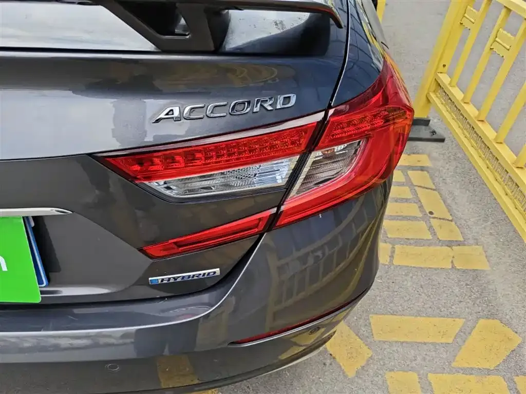 Honda Accord — фото 9