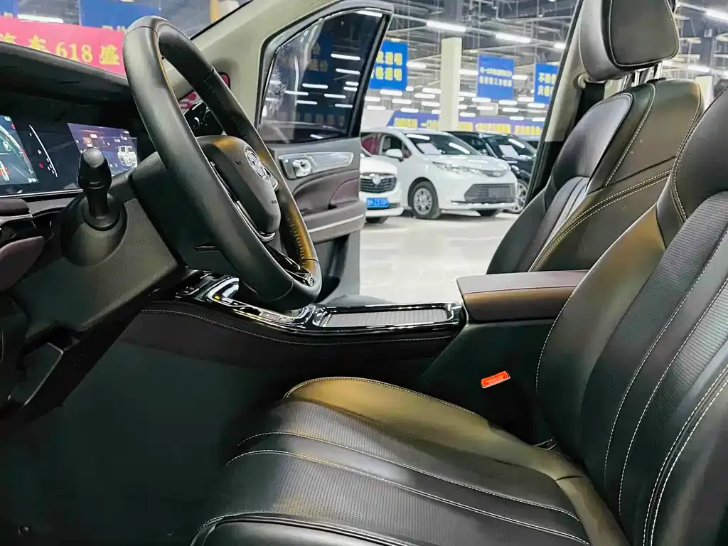 GAC Motor Trumpchi M6 — фото 10