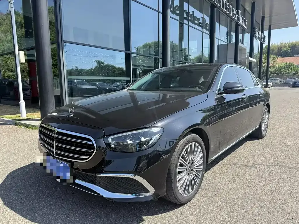 Mercedes-Benz E-Class — фото 1