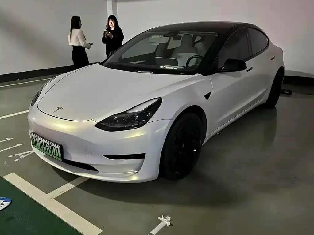 Tesla Model 3 — фото 1