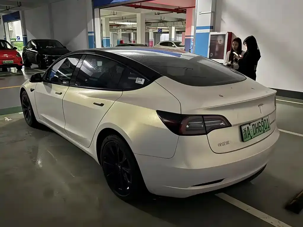 Tesla Model 3 — фото 9