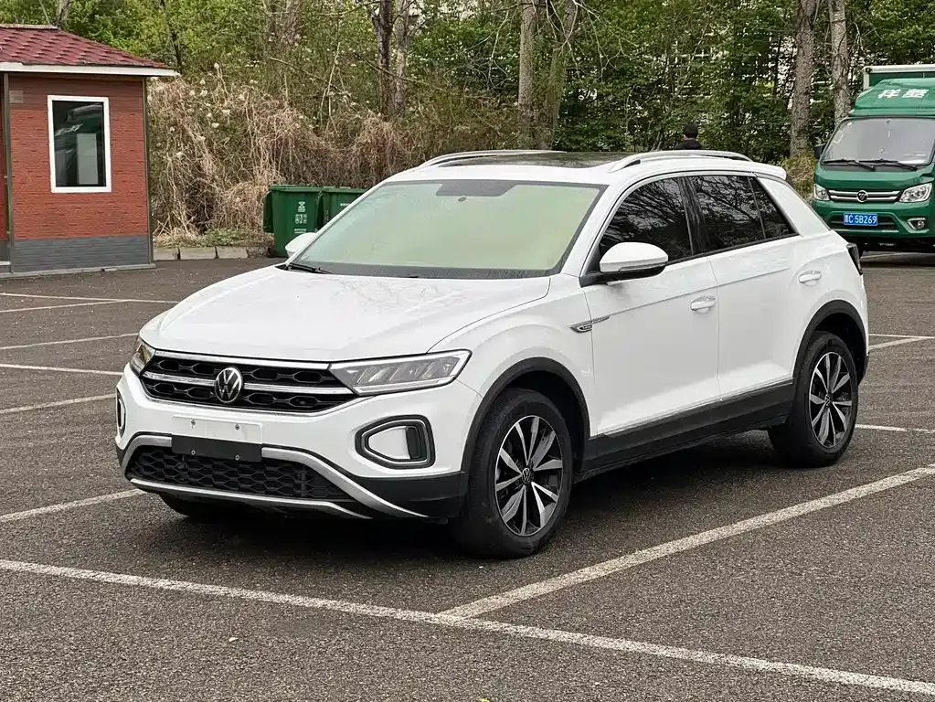 Volkswagen T-Roc — фото 1