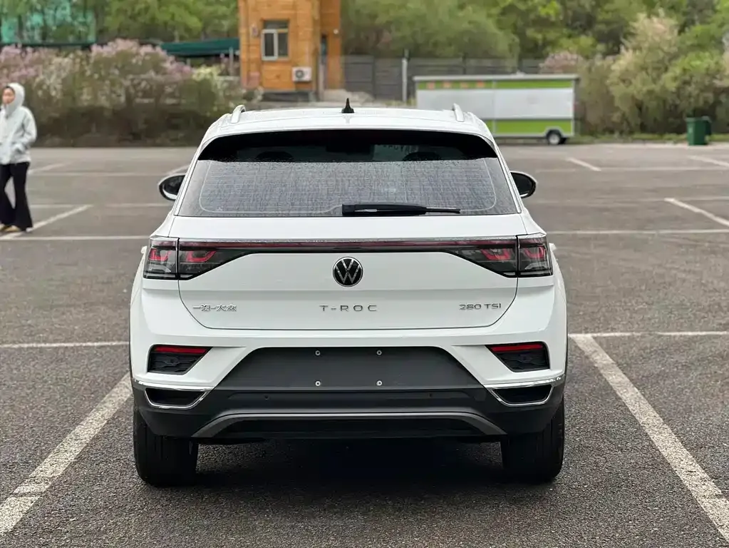 Volkswagen T-Roc — фото 2