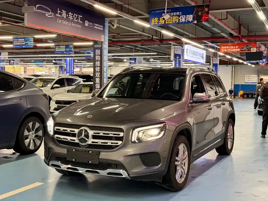Mercedes-Benz GLB — фото 1