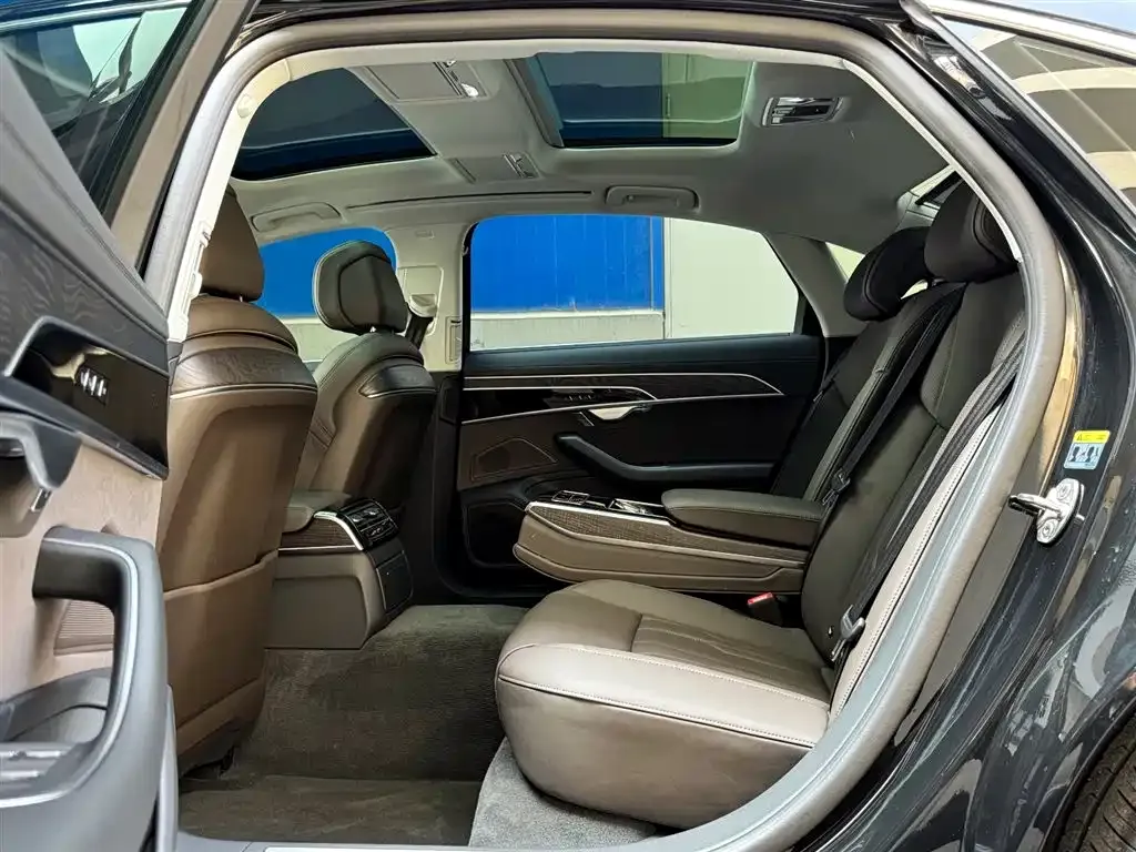 Audi A8 2025 из CN, фото 5