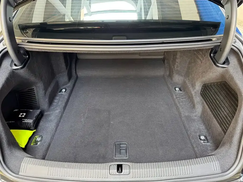 Audi A8 2025 из CN, фото 8