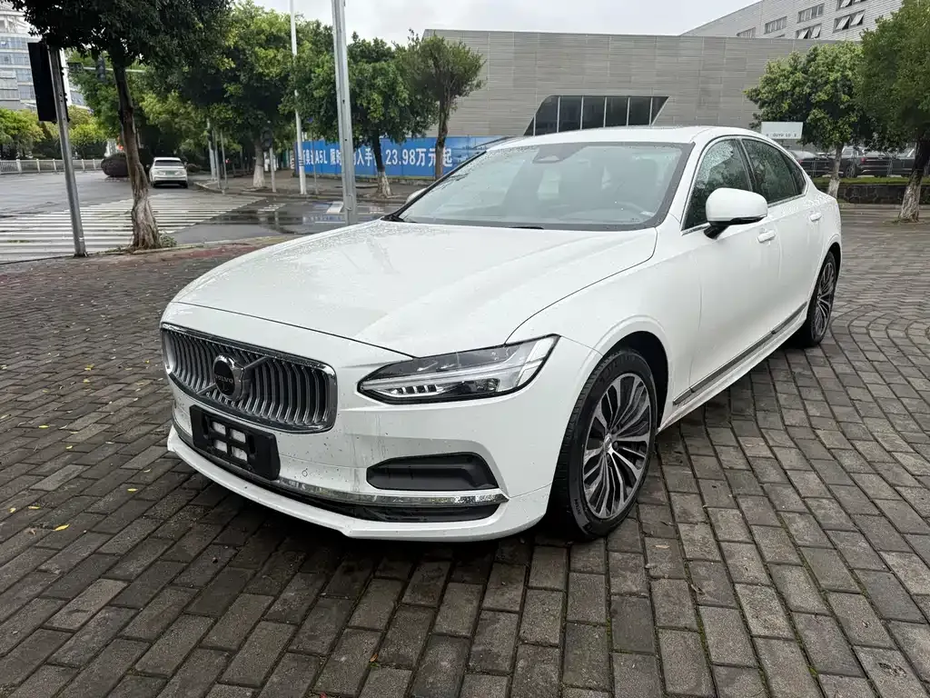 Volvo S90 — фото 1