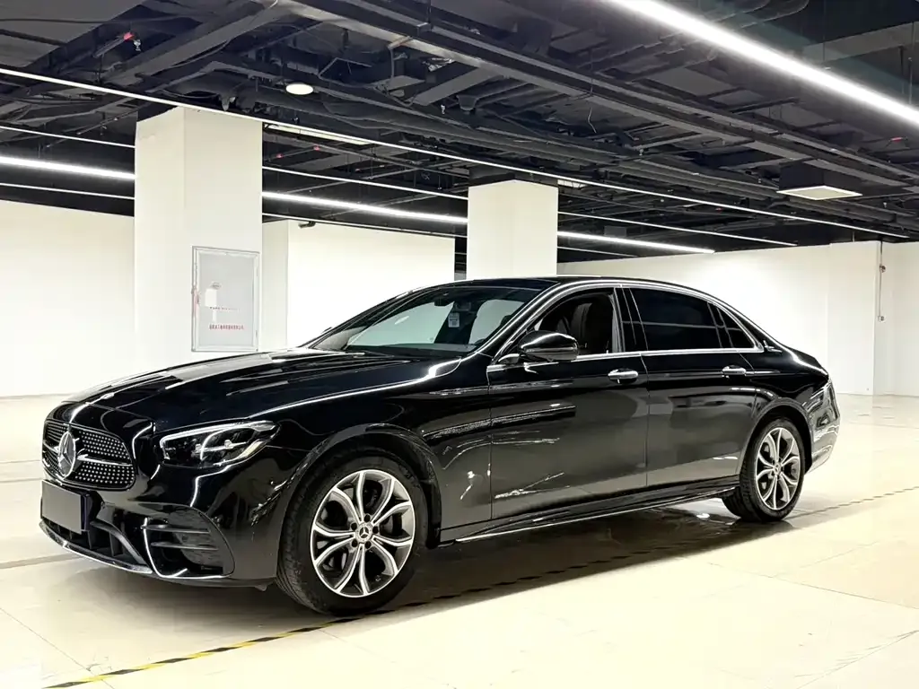 Mercedes-Benz E-Class — фото 1