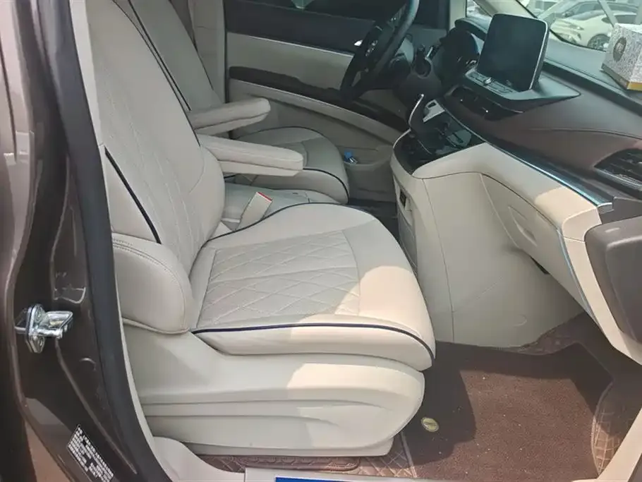Buick GL8 2023 из CN, фото 5