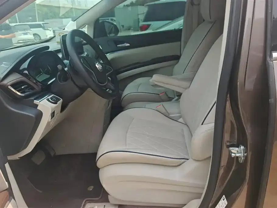 Buick GL8 2023 из CN, фото 3