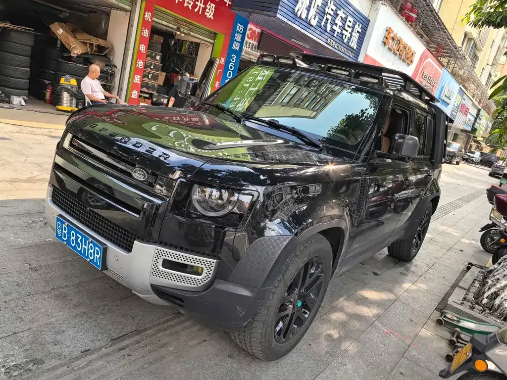 Land Rover Defender — фото 1