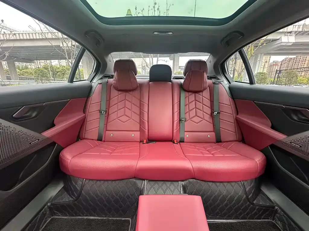 BMW 5 Series 2024 из CN, фото 2