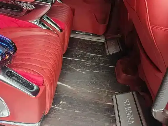 Toyota Sienna — фото 4