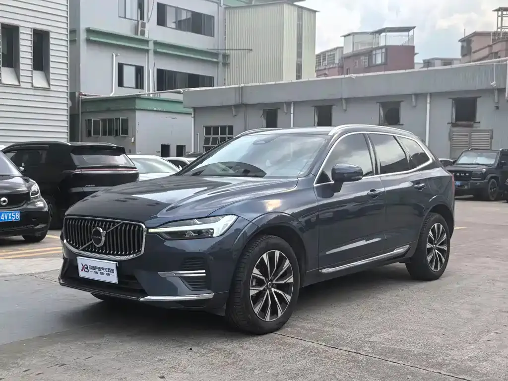 Volvo XC60 — фото 1