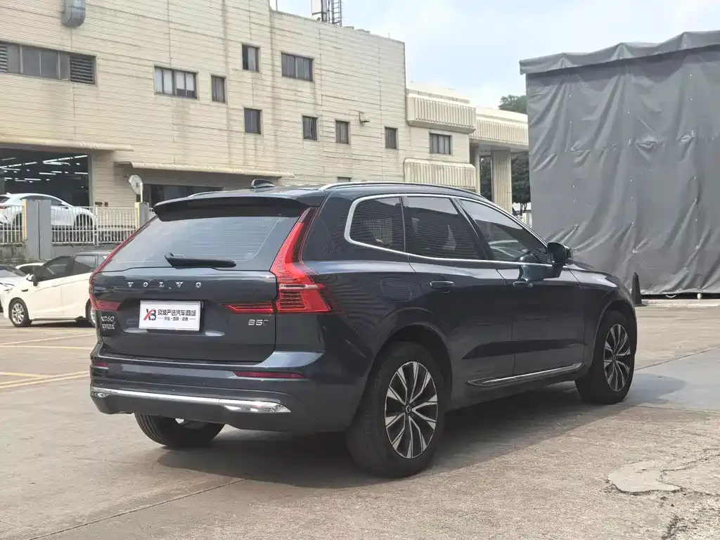 Volvo XC60 — фото 9