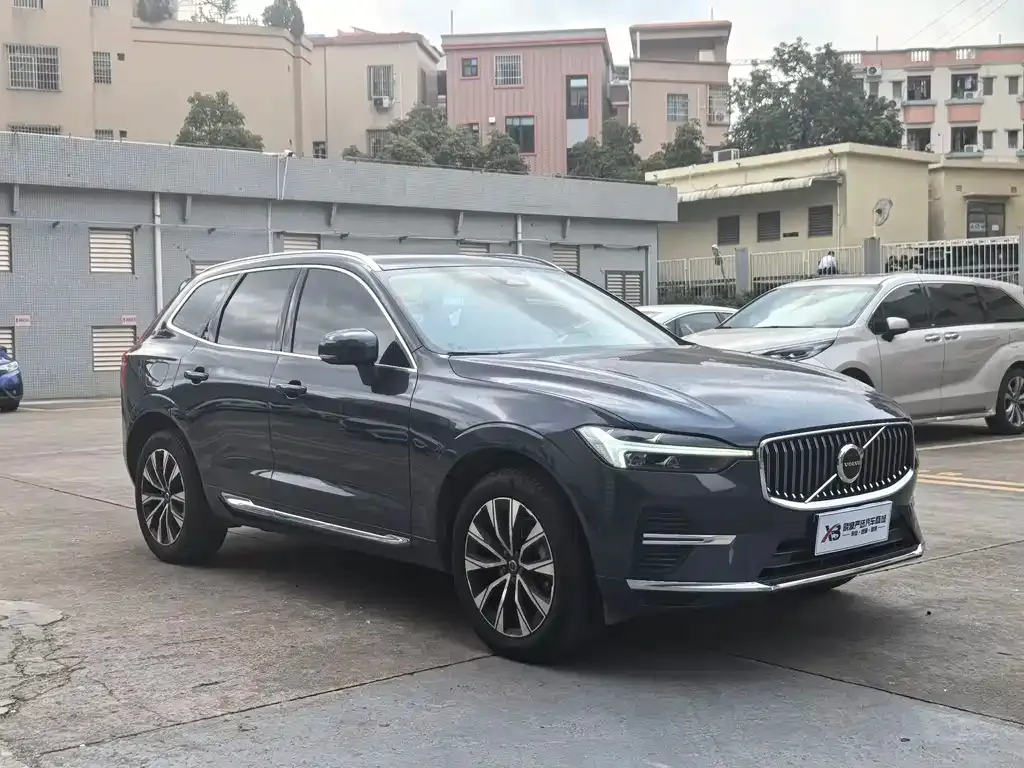 Volvo XC60 — фото 8