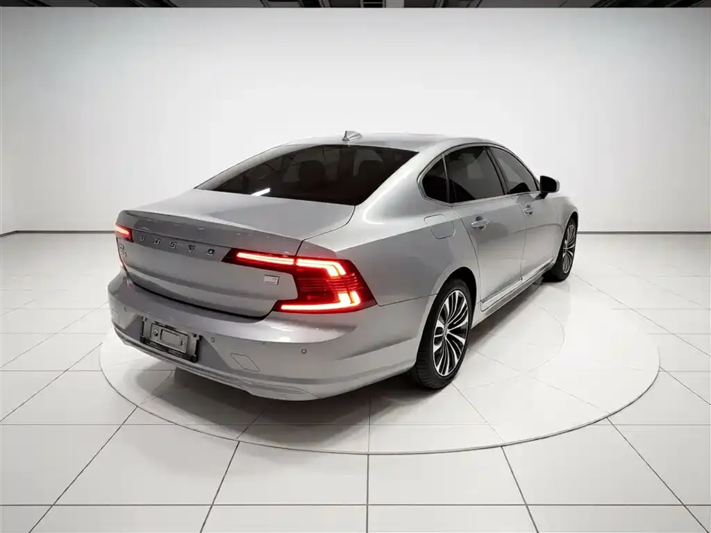 Volvo S90 PHEV 2023 из CN, фото 2